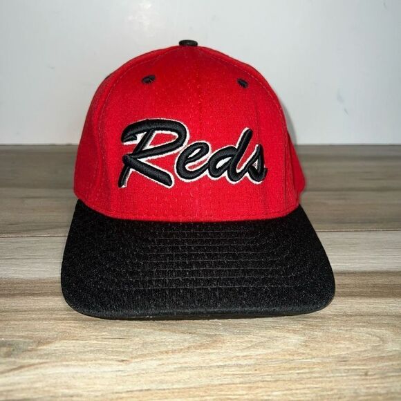 Vintage CINCINNATI REDS Cap Mens Large Red And Black Red Stick Sports Fitted - Picture 1 of 8